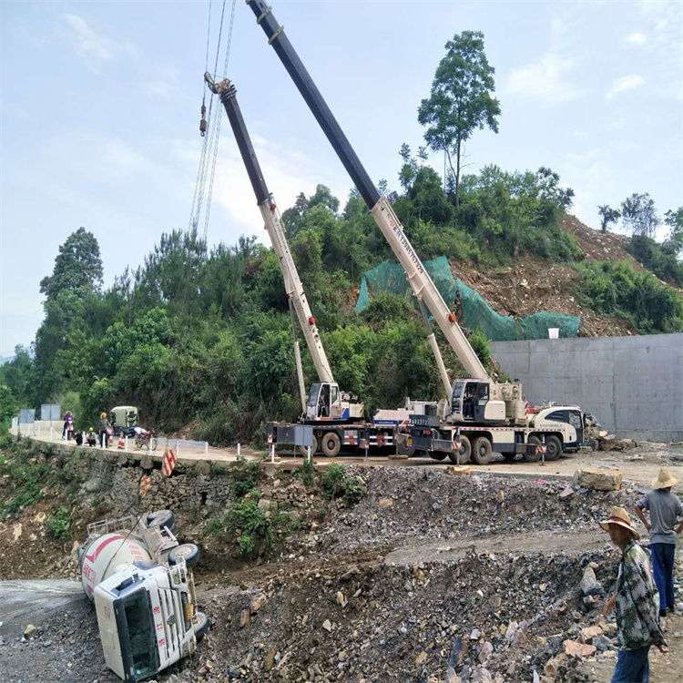 东升镇汽车掉沟里叫吊车救援要多少钱