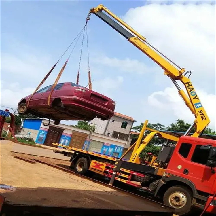 东升镇吊车吊汽车的正确方法